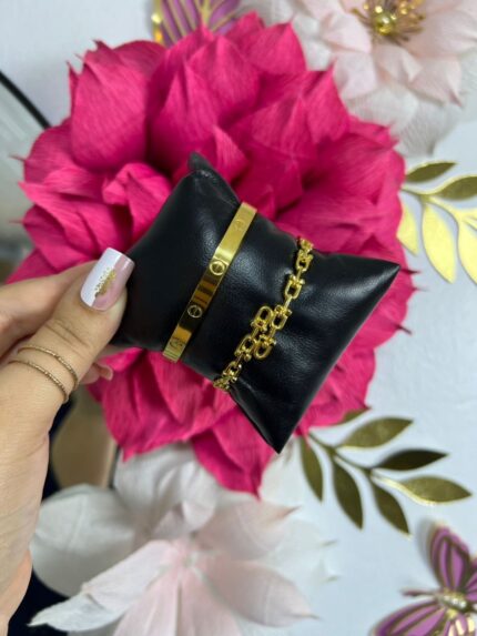 1200da (un bracelet )